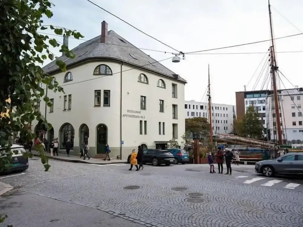 In the Heart of Brosundet! Fully Equipped 3 Bed Room Ap
