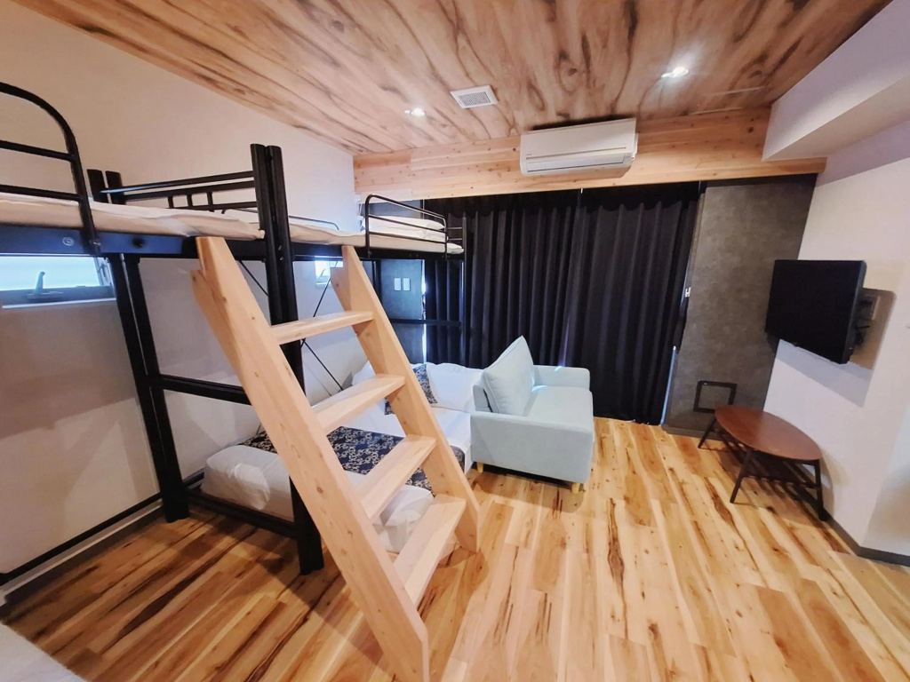 Poly Hostel Osaka — 2