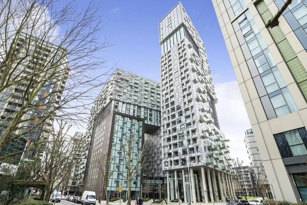 Studio Apartment w/ Balcony In Canary Wharf