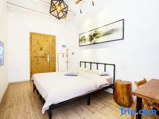 Standard Double room with garden view (full double bed)