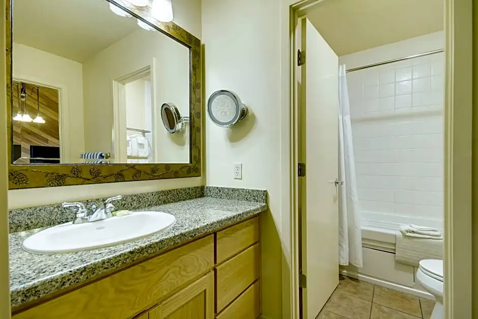 3 Bedrooms Apartment