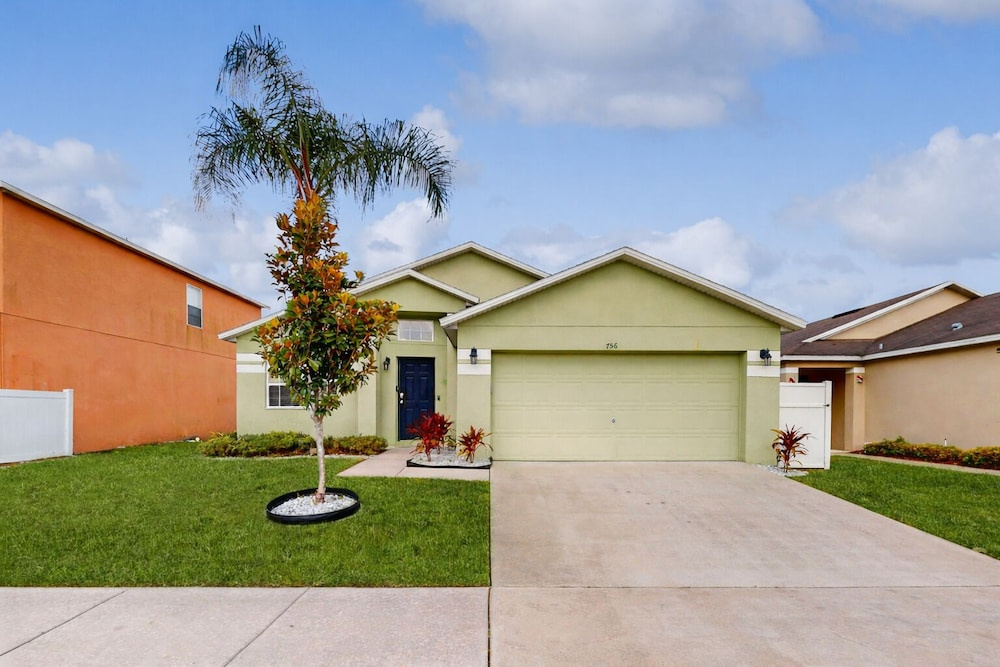 Your Florida Getaway for Fun, Pool, and Games, not far From Disney