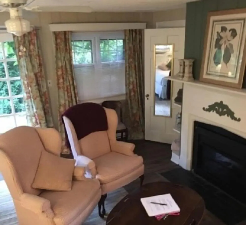 Standard Double room with courtyard view (full double bed)
