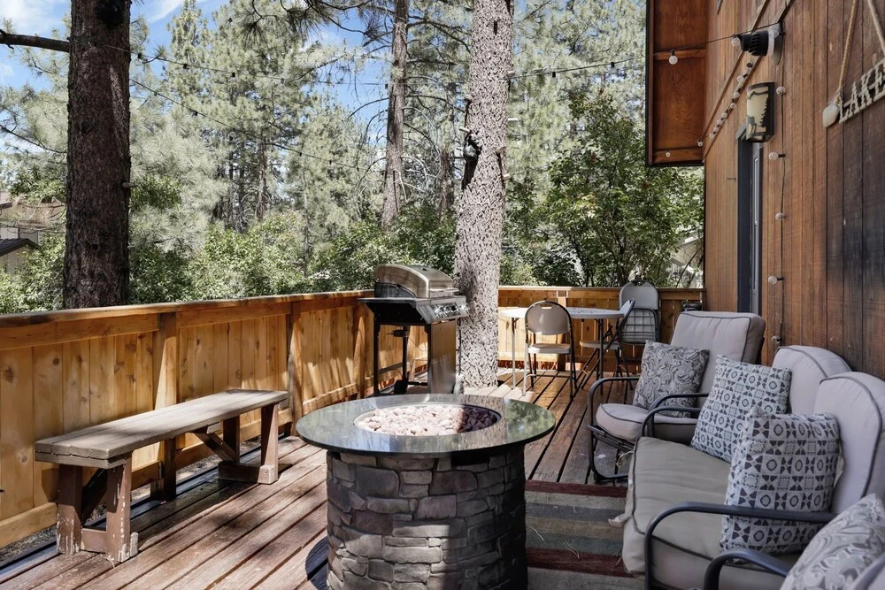 2158-bearfoot Hideaway 4 Bedroom Home by Redawning