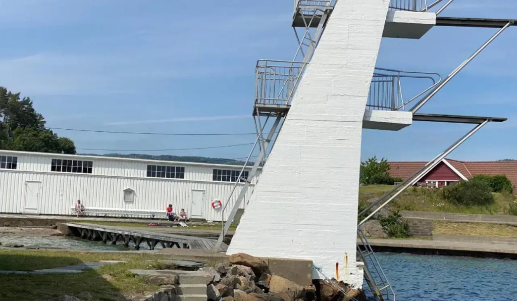 Sentral leilighet i 3. etg. Sørvendt med utsikt