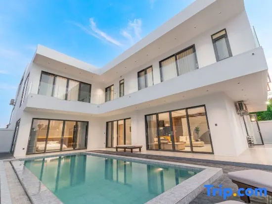 TML Jomtien Modern Villa 5 Bedroom 7 Bathroom Private KTV Room and Swimming Pool