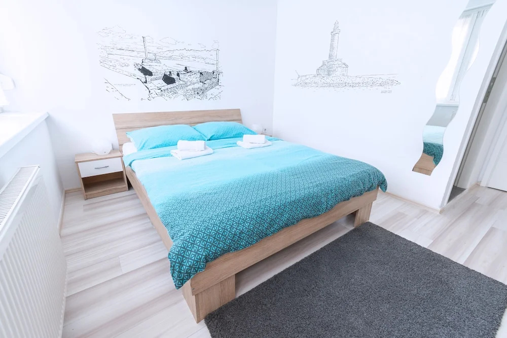 Deluxe Double room (full double bed)
