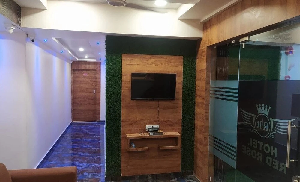 Lobby & Reception
