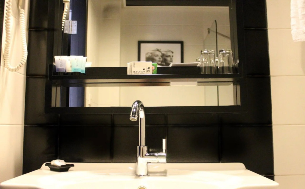 Cinema Hotel by null