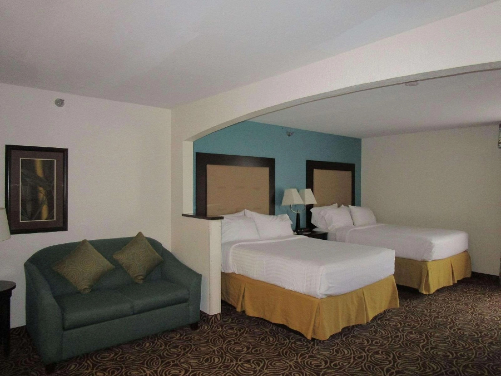 Holiday Inn Exp Murrell Inlet Myrtle Bch
