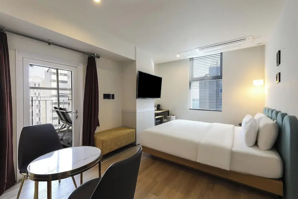 Standard Double room with partial ocean view (full double bed)
