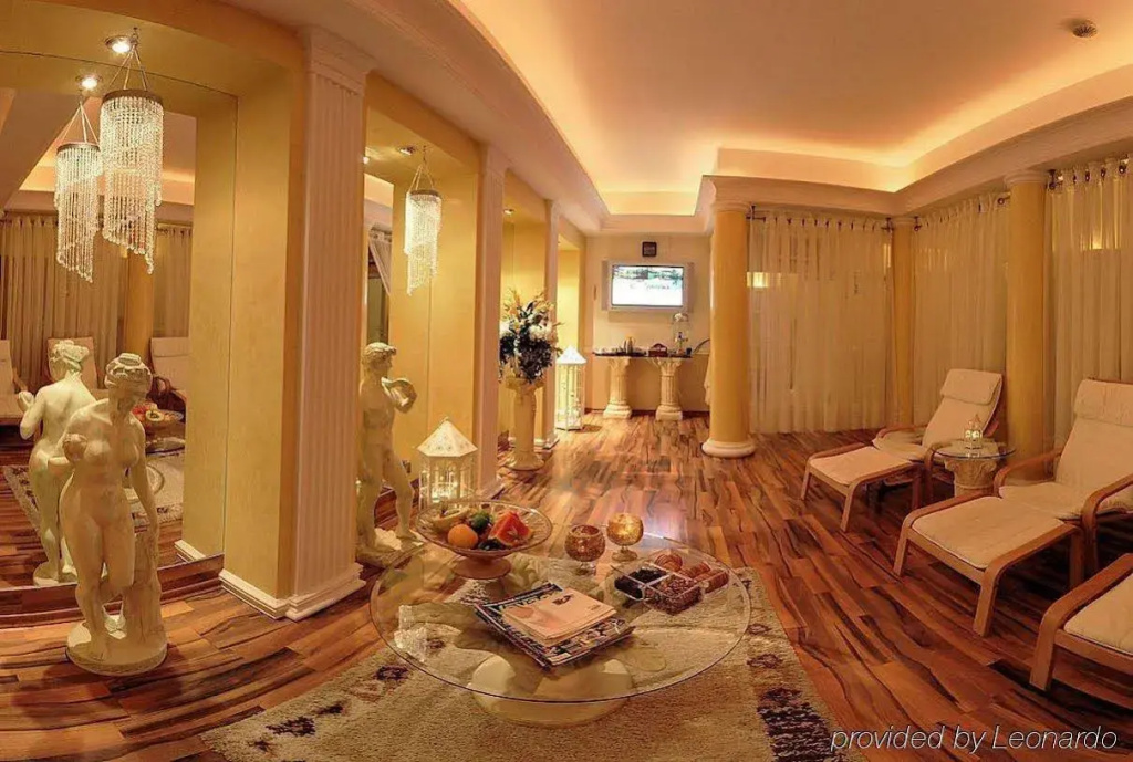 Hotel photo 12