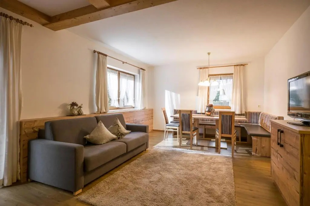 3 Bedrooms Apartment