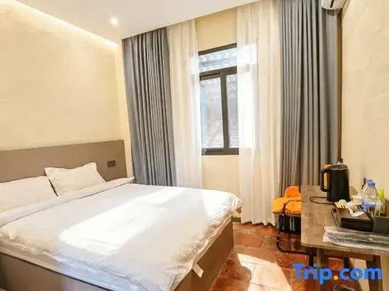 Standard Double room with courtyard view (full double bed)
