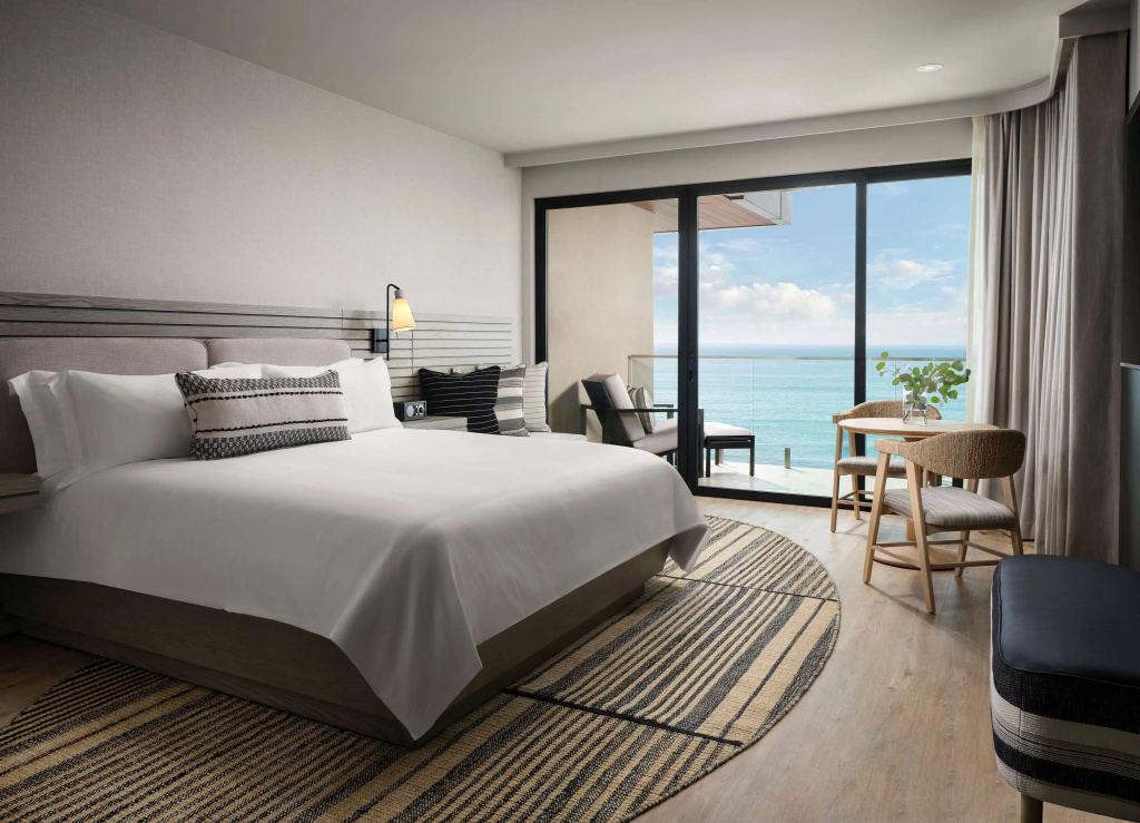 Double room with balcony and with ocean view (full double bed)