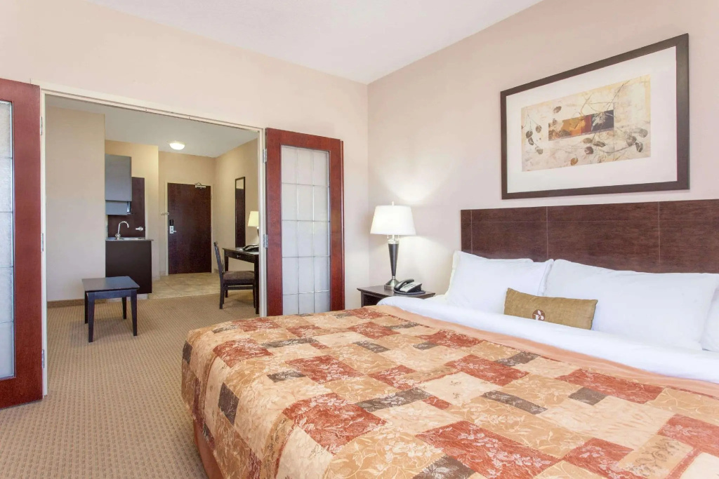 Double Suite (full double bed)