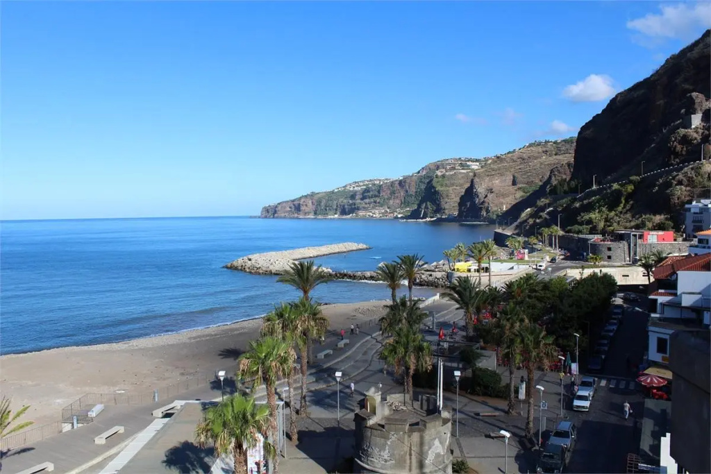 Beach & Waterfront