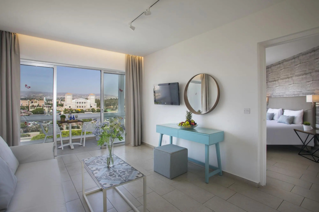 Отель Leonardo Plaza Cypria Maris Beach Hotel & Spa в Героскипу