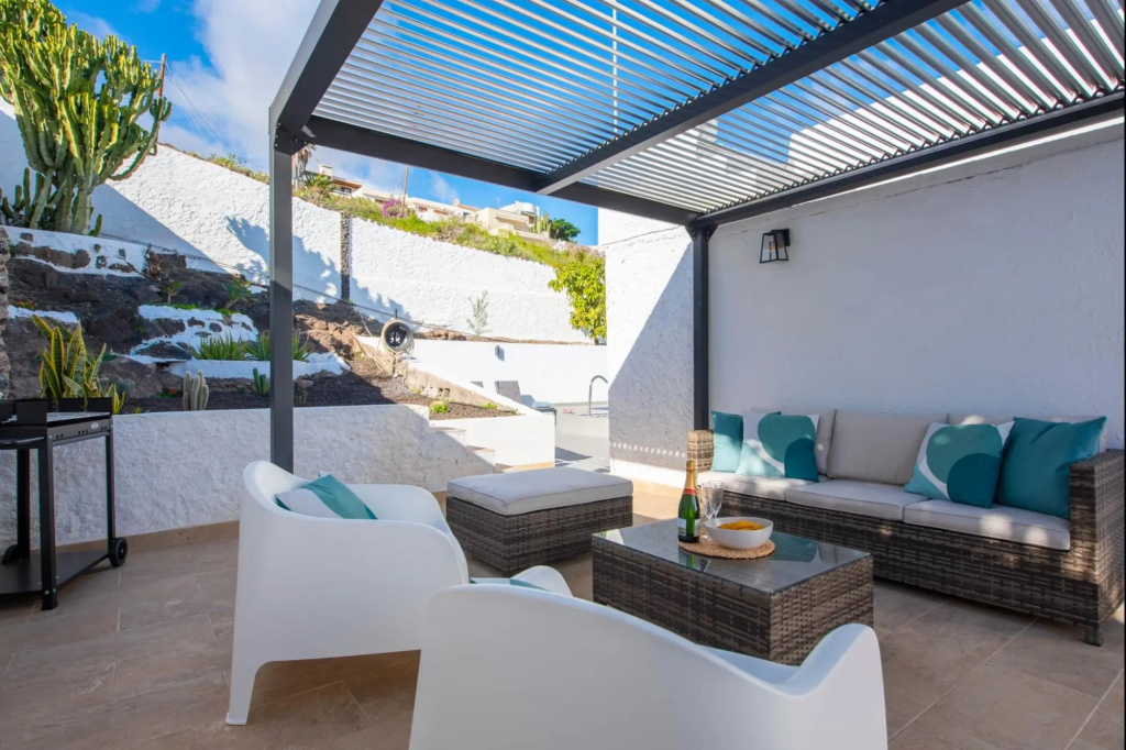 Family villa with private pool and ocean view