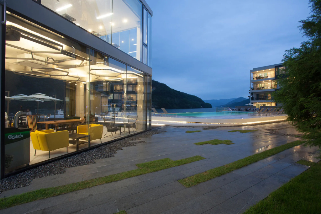 Beach & Waterfront