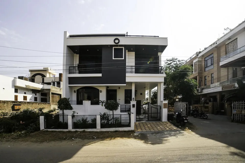 OYO Home 19921 Cosy 3BHK