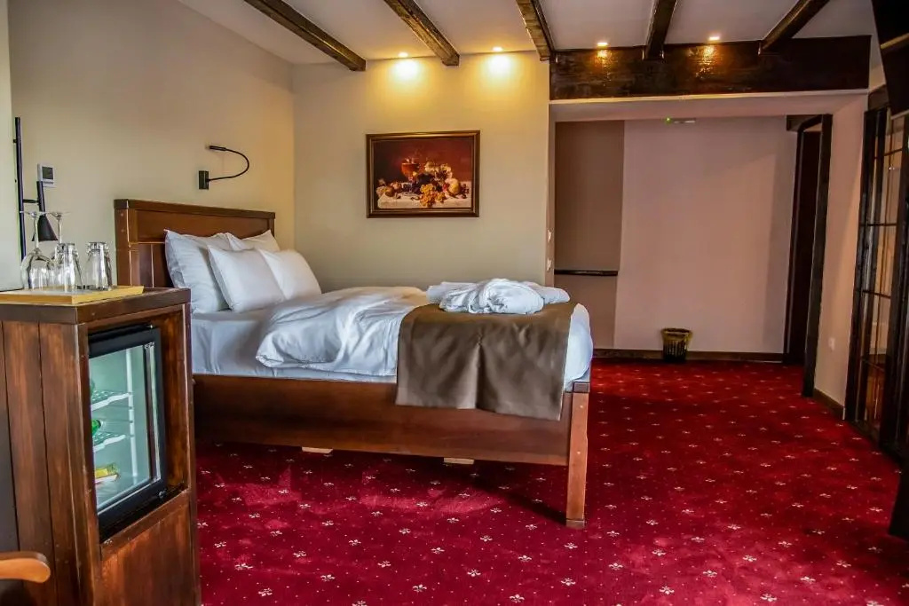 Standard Double room with balcony (full double bed)