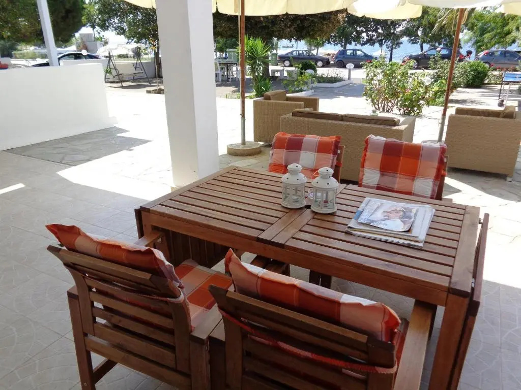 2 Bedrooms Basement Apartment with sea view