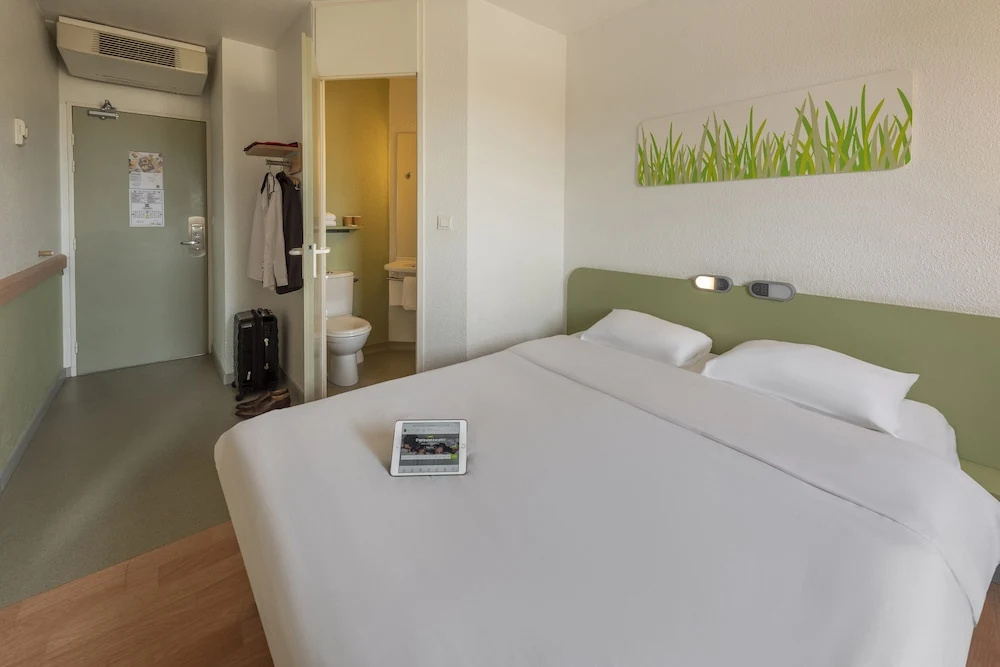 Voir la photo 2 — B&B HOTEL Calais Terminal Cité de l'Europe 2 étoiles