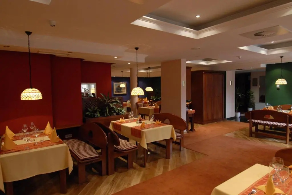 Deluxe Double room (full double bed)