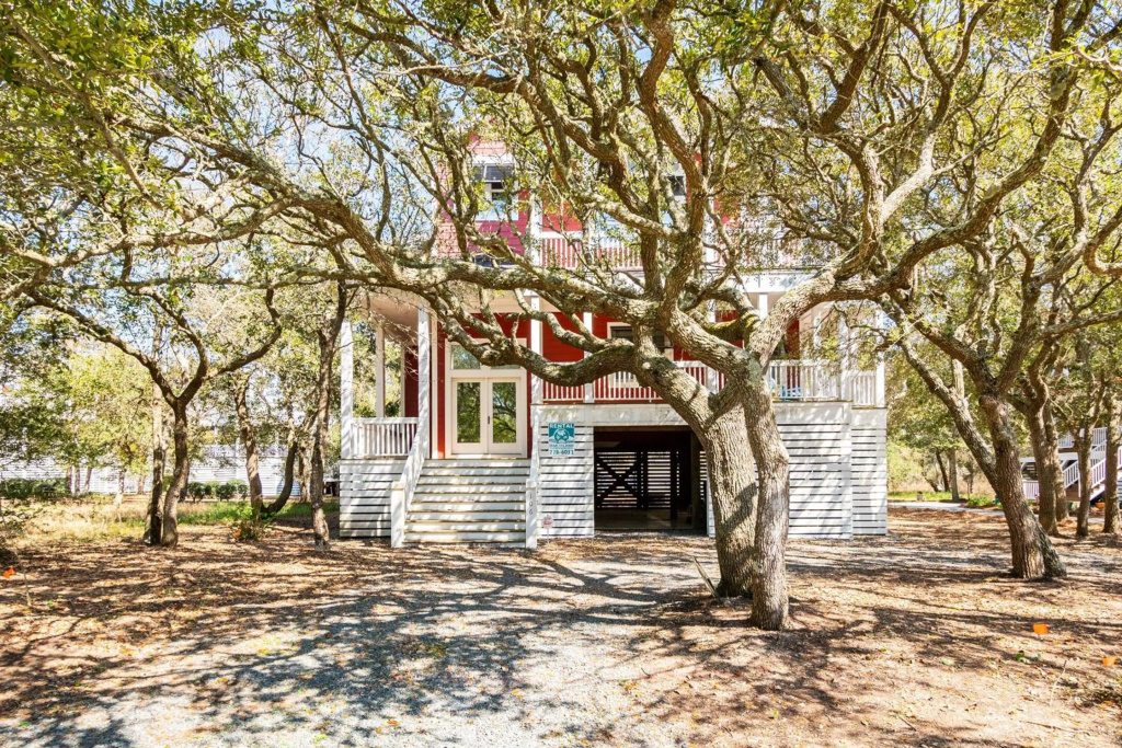 Alta Mira by Oak Island Accommodations