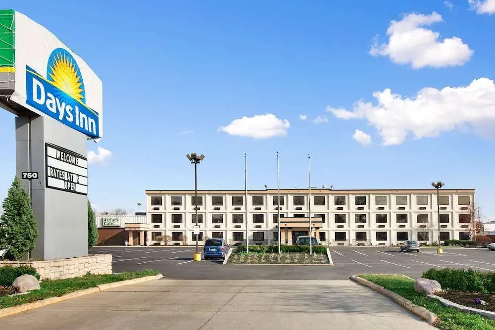 Holiday Inn Hotel And Suites
