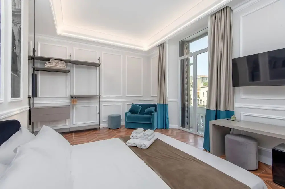 Executive Suite with balcony and with city view