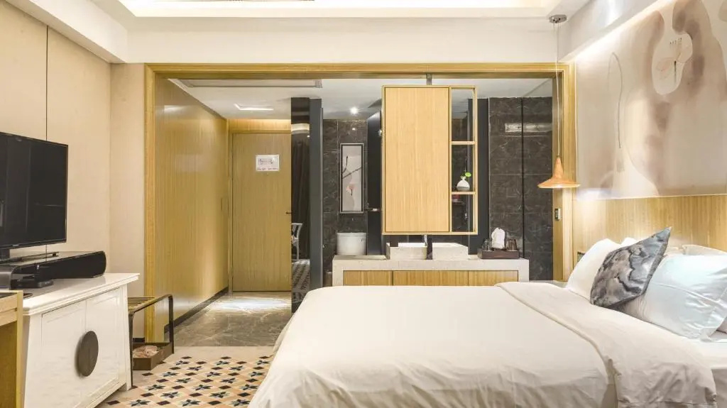 Deluxe Double room (full double bed)
