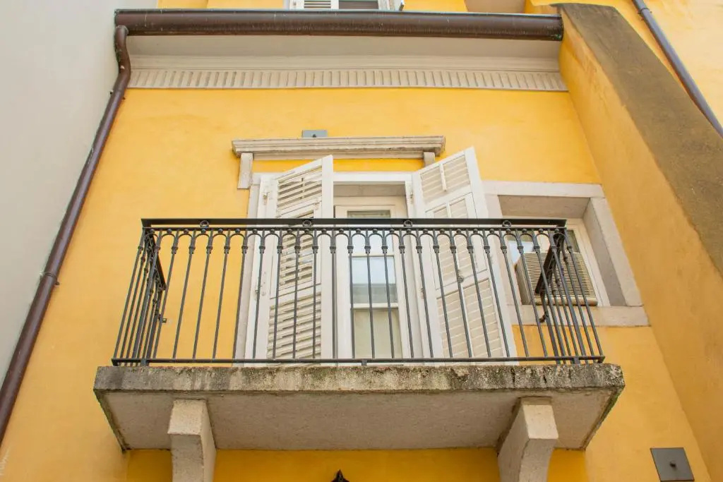 Deluxe Double room with balcony full double bed