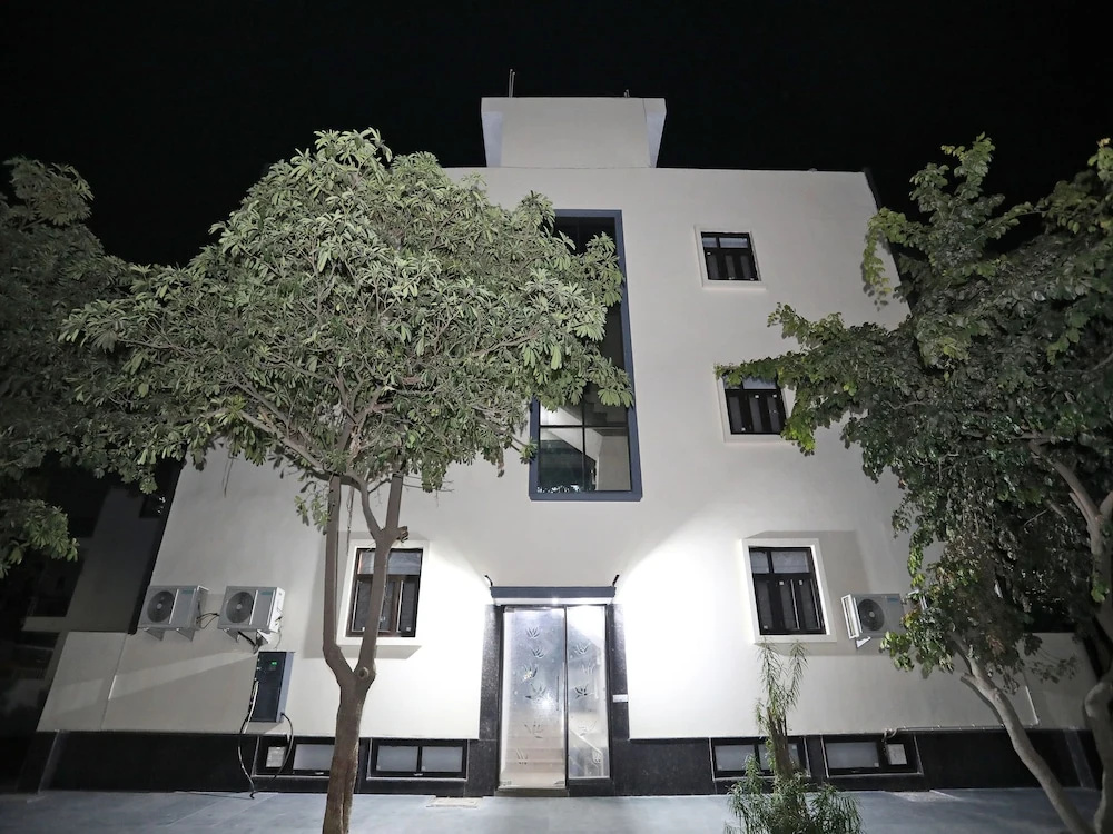 OYO 10581 Platinum Residency
