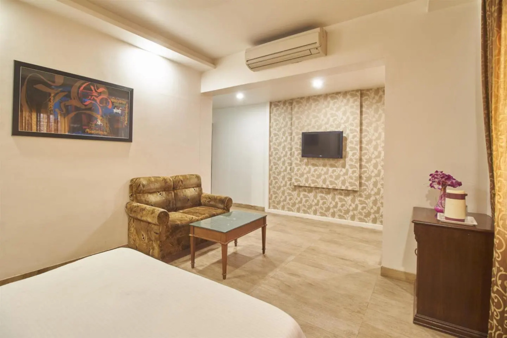 Saish Hotel