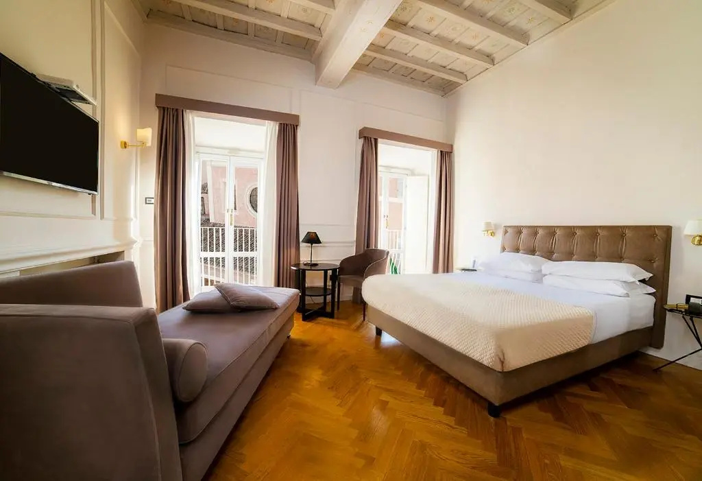 Deluxe Double room (full double bed)