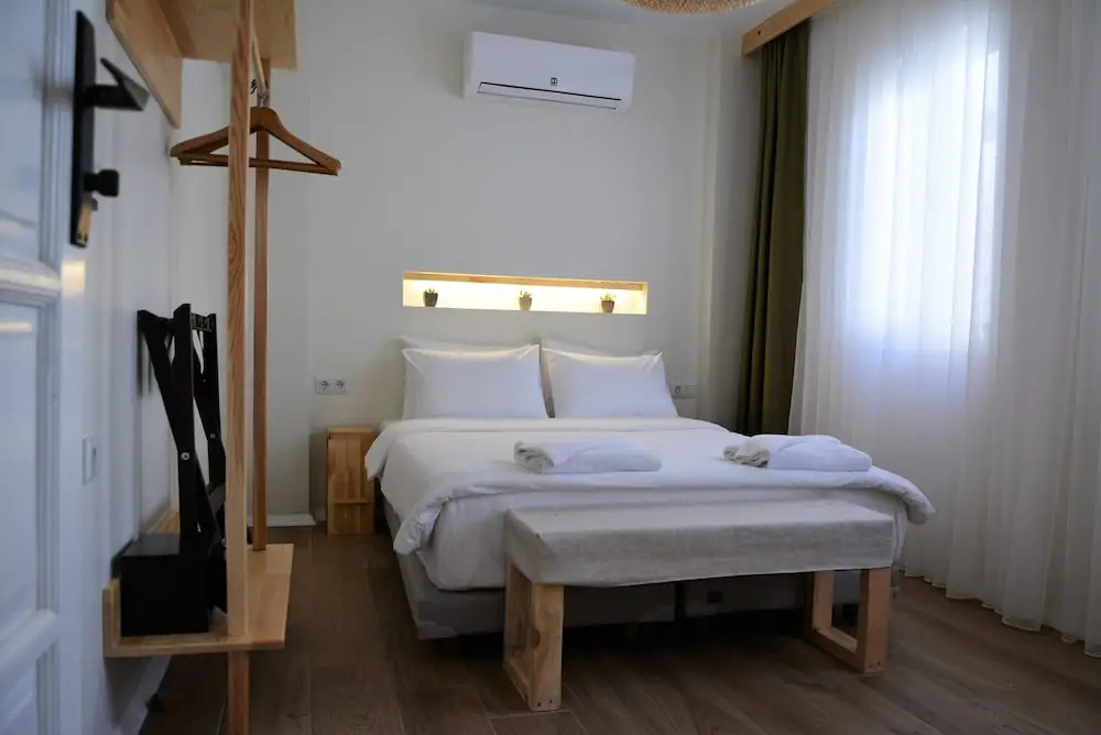 Economy Double Basement room with garden view (full double bed)