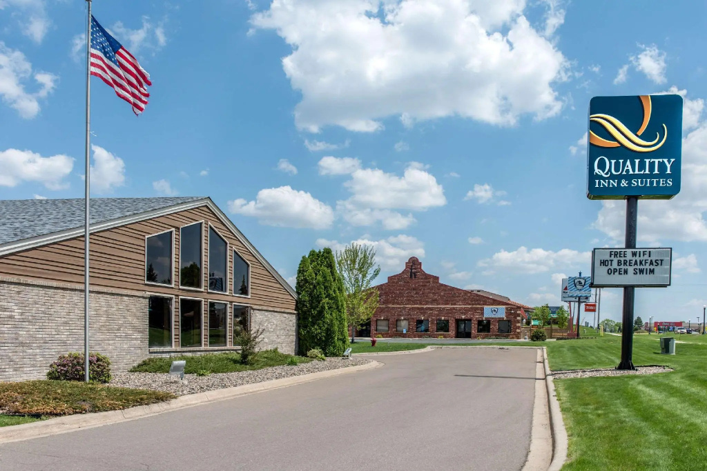 New Prague Inn & Suites