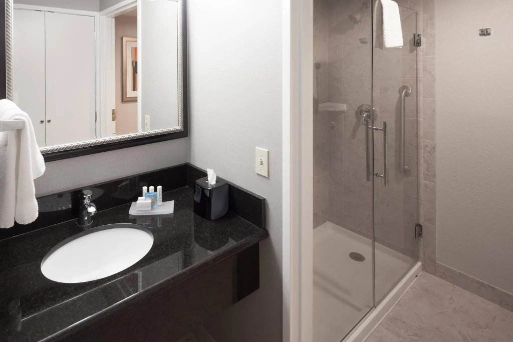 1 Bedroom Double Suite (full double bed)