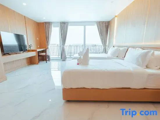 Double Junior Suite with city view (twin beds)