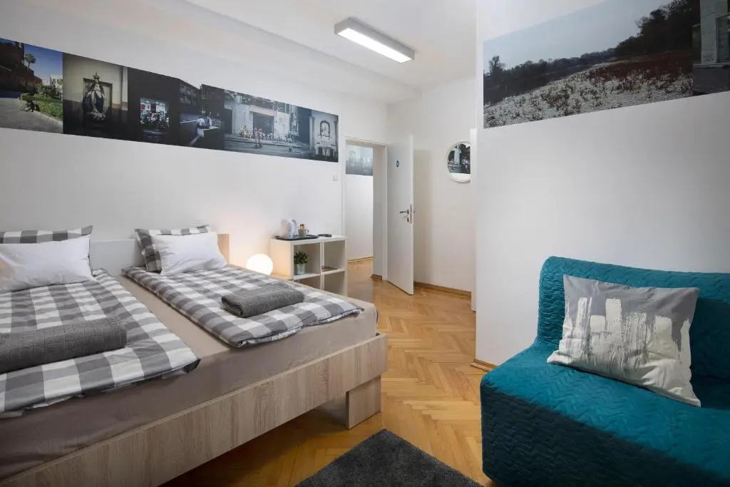 Deluxe Double room (full double bed)
