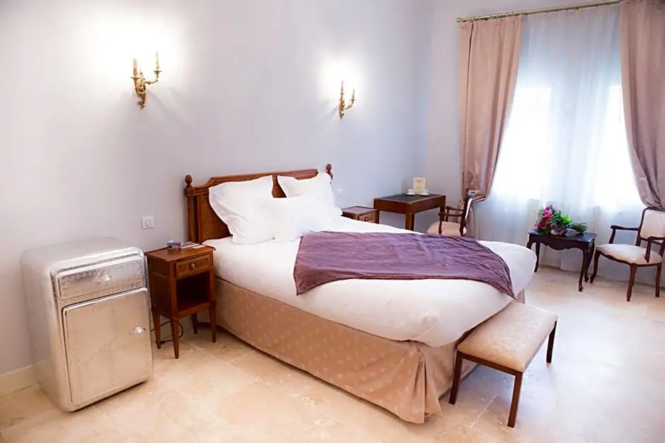 Deluxe Double room (full double bed)