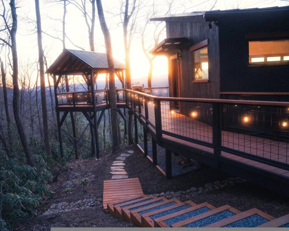 Outdoor Movies w Hot Tub Fire Pit Mtn Views