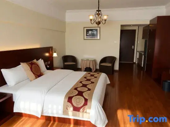 Deluxe Double room with lake view (full double bed)