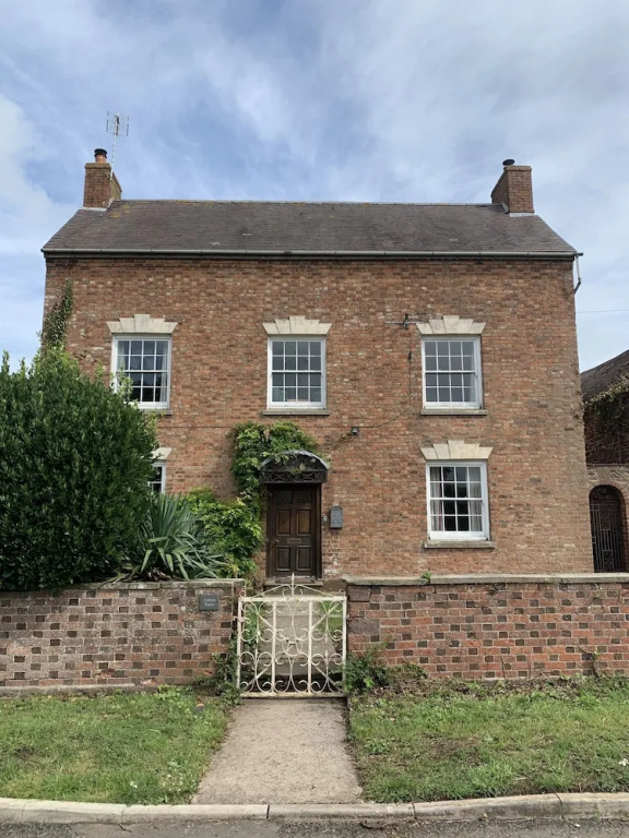 6-bed Grade II Listed House in Forest of Dean