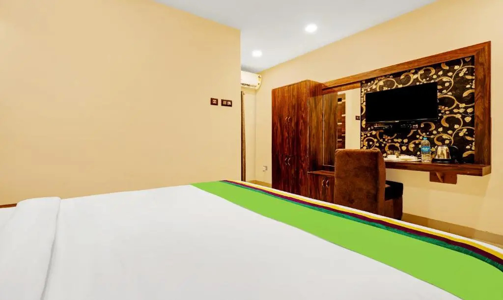 Deluxe Double room (full double bed)