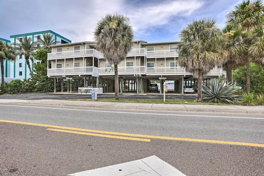 Sea La Vie: Sunny Indian Rocks Beach Condo!