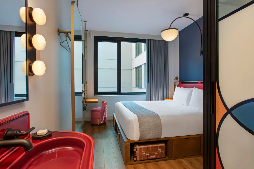 Отель Moxy NYC Lower East Side в Нью-Йорке