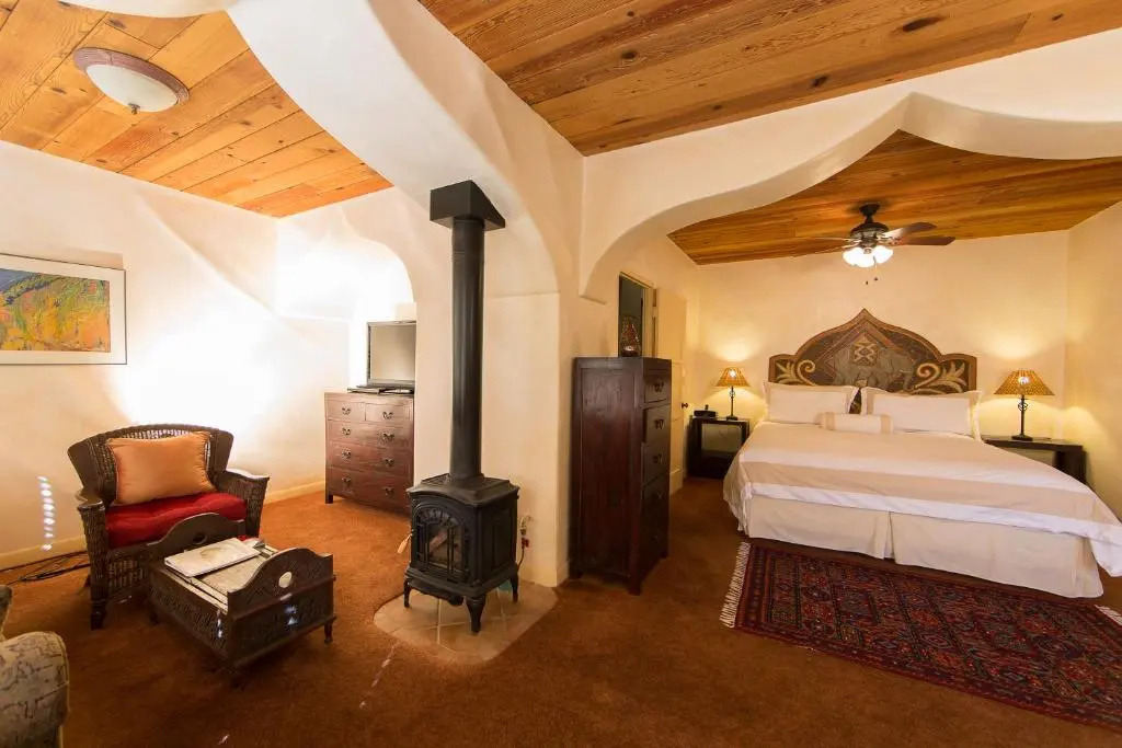 Double Suite (full double bed)